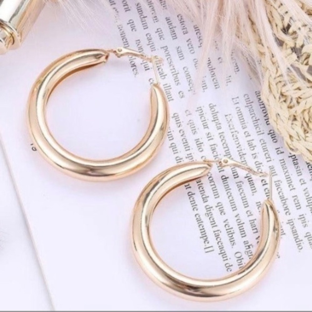18k Yellow Gold Thick 1” Hoop Earrings